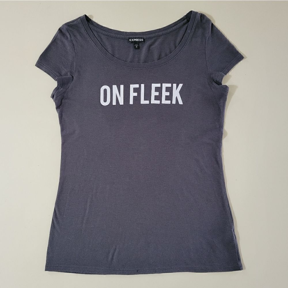 Express Women's Gray Roundneck Graphic On Fleek Short Sleeve T-shirt